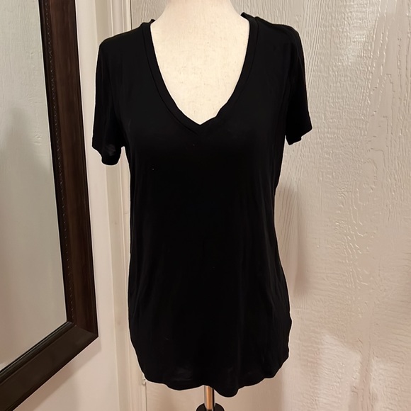 Express Tops - Express one eleven v neck skimming  tee